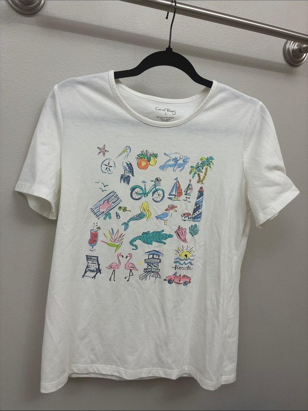 Coral Bay Florida Beach Mermaid Graphic T-shirt Crewneck Relaxed Fit
Small, EUC